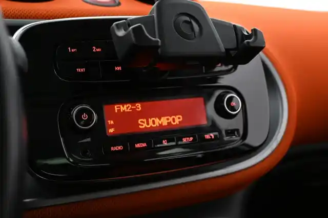 Monivär. Viistoperä, smart forfour – UYZ-816