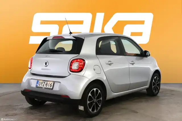 Monivär. Viistoperä, smart forfour – UYZ-816