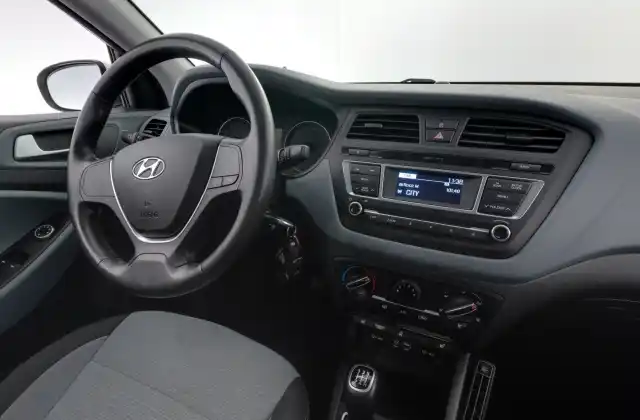 Valkoinen Viistoperä, Hyundai i20 – UZA-469
