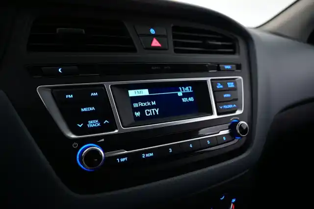Valkoinen Viistoperä, Hyundai i20 – UZA-469
