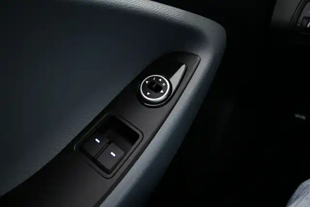 Valkoinen Viistoperä, Hyundai i20 – UZA-469