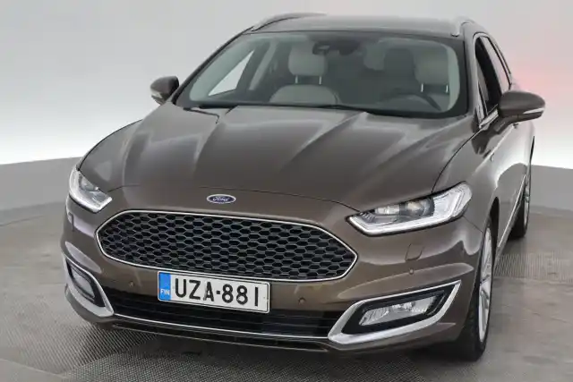 Ruskea Farmari, Ford MONDEO – UZA-881