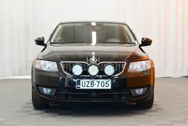 Musta Viistoperä, Skoda Octavia – UZB-705