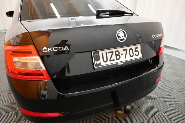 Musta Viistoperä, Skoda Octavia – UZB-705