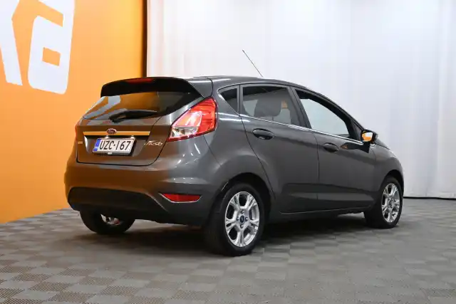 Harmaa Viistoperä, Ford Fiesta – UZC-167