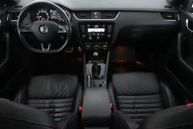 Musta Sedan, Skoda Octavia – UZC-350