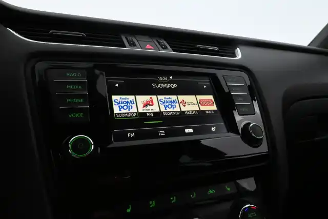 Musta Sedan, Skoda Octavia – UZC-350