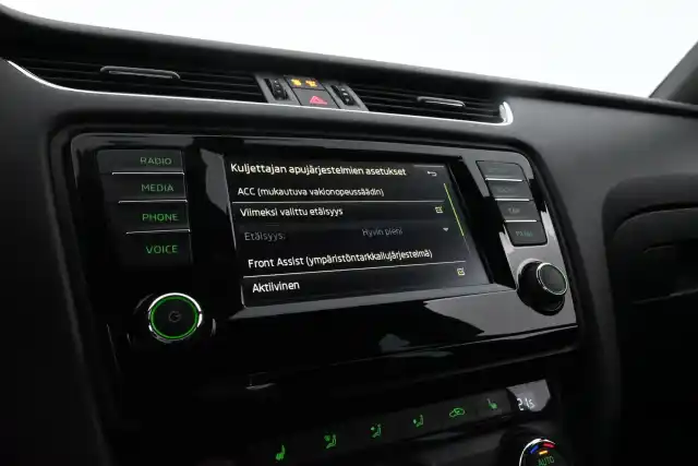 Musta Sedan, Skoda Octavia – UZC-350