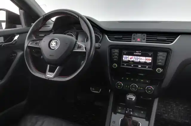 Musta Sedan, Skoda Octavia – UZC-350