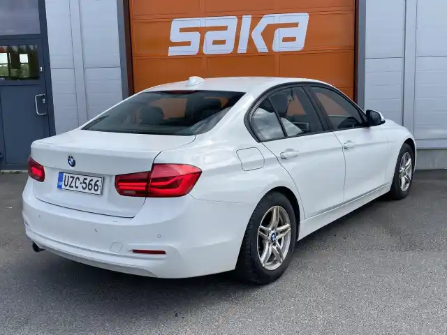 Valkoinen Sedan, BMW 316 – UZC-566