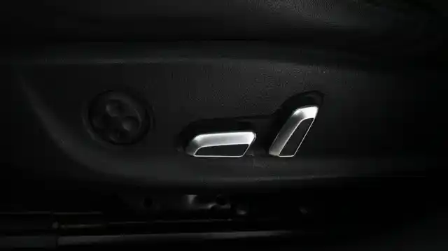 Hopea Farmari, Audi A6 – UZE-428