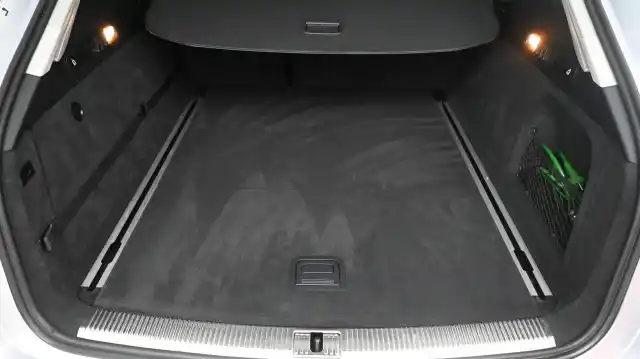 Hopea Farmari, Audi A6 – UZE-428