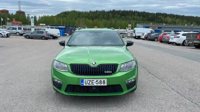 Vihreä Farmari, Skoda Octavia – UZE-588