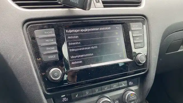 Vihreä Farmari, Skoda Octavia – UZE-588