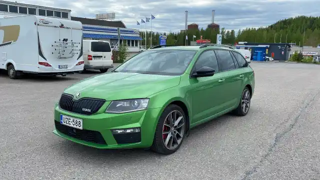 Vihreä Farmari, Skoda Octavia – UZE-588