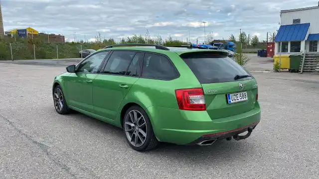 Vihreä Farmari, Skoda Octavia – UZE-588