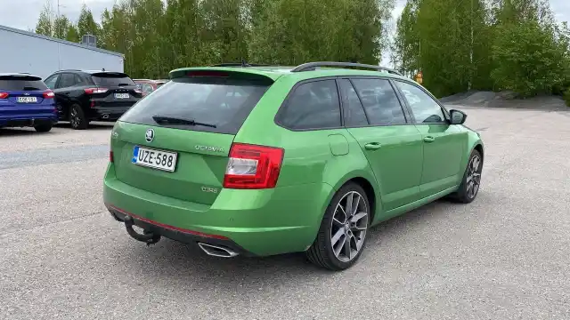 Vihreä Farmari, Skoda Octavia – UZE-588