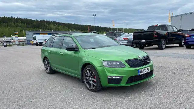 Vihreä Farmari, Skoda Octavia – UZE-588