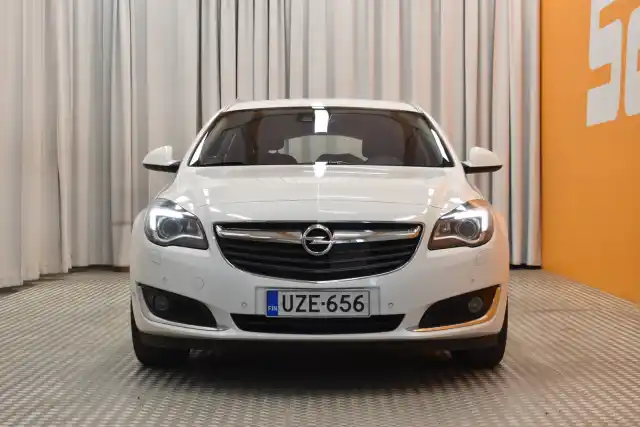 Valkoinen Farmari, Opel Insignia – UZE-656