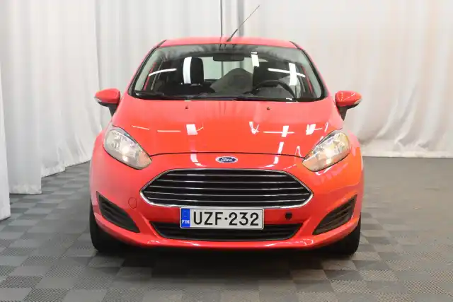 Punainen Viistoperä, Ford Fiesta – UZF-232