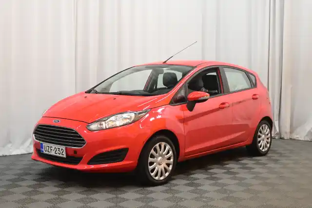 Punainen Viistoperä, Ford Fiesta – UZF-232