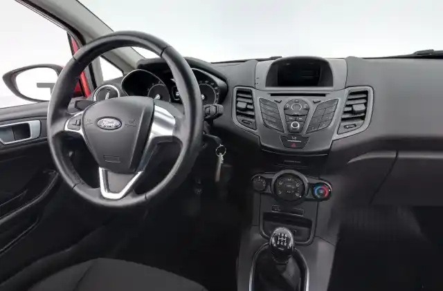 Punainen Viistoperä, Ford Fiesta – UZF-232