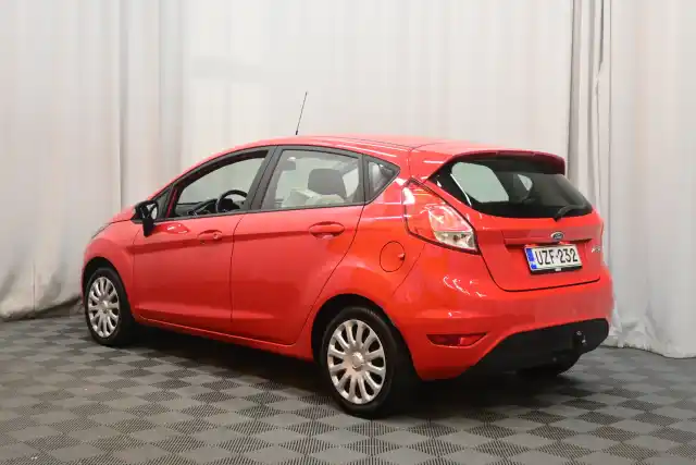 Punainen Viistoperä, Ford Fiesta – UZF-232