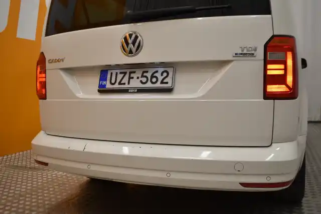 Valkoinen Tila-auto, Volkswagen Caddy Maxi – UZF-562