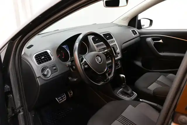 Harmaa Viistoperä, Volkswagen Polo – UZG-180