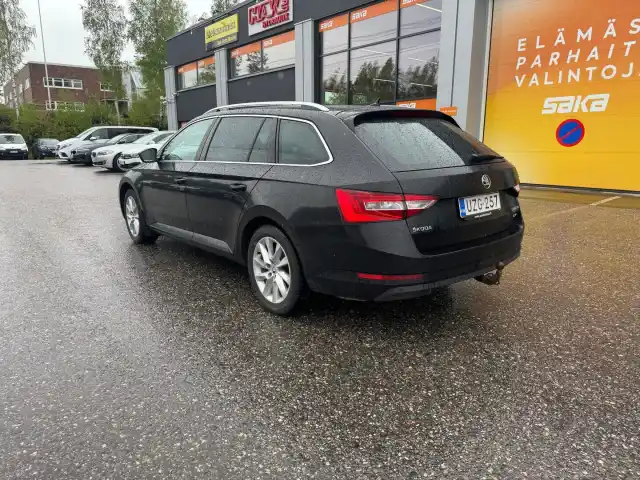Musta Farmari, Skoda Superb – UZG-257