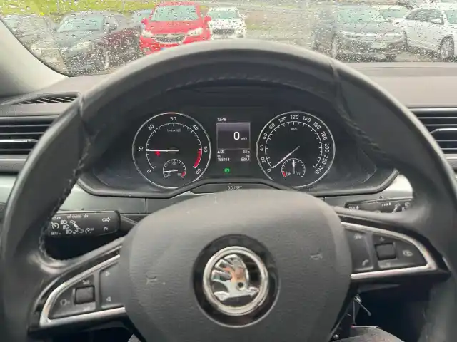 Musta Farmari, Skoda Superb – UZG-257