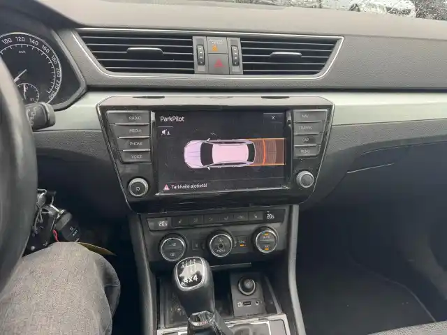 Musta Farmari, Skoda Superb – UZG-257
