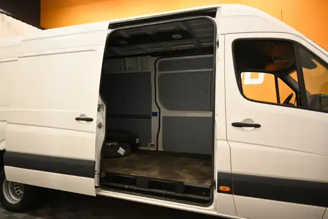 Valkoinen Kuorma-auto, Volkswagen Crafter – UZG-387