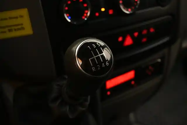 Valkoinen Kuorma-auto, Volkswagen Crafter – UZG-387