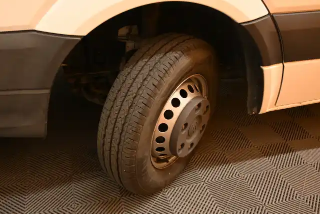 Valkoinen Kuorma-auto, Volkswagen Crafter – UZG-387