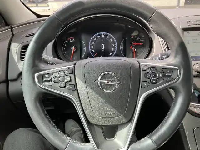 Sininen Viistoperä, Opel Insignia – UZG-616