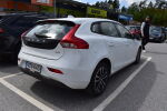 Valkoinen Viistoperä, Volvo V40 – UZG-643, kuva 2