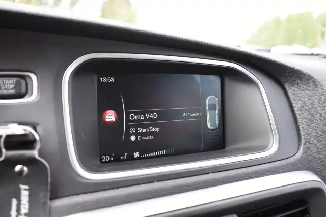 Valkoinen Viistoperä, Volvo V40 – UZG-643