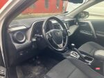 Valkoinen Maastoauto, Toyota RAV4 – UZG-698, kuva 3