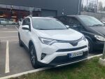 Valkoinen Maastoauto, Toyota RAV4 – UZG-698, kuva 1