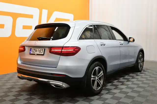 Harmaa Maastoauto, Mercedes-Benz GLC – UZH-163