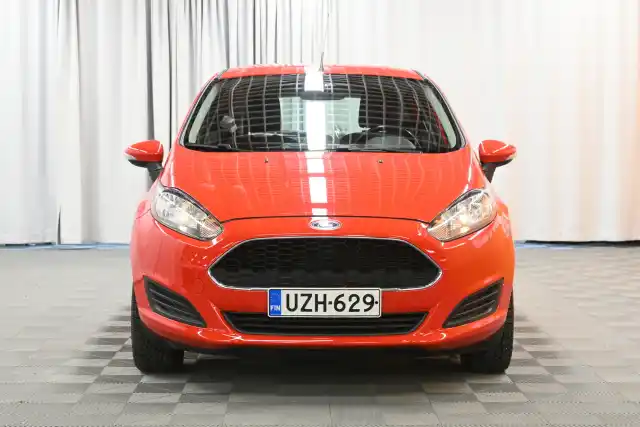 Punainen Viistoperä, Ford Fiesta – UZH-629