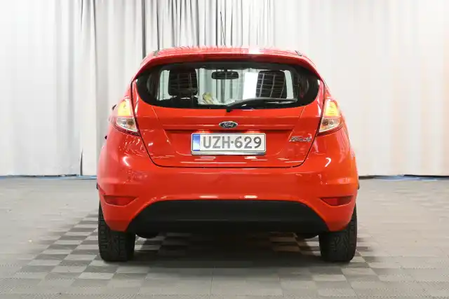 Punainen Viistoperä, Ford Fiesta – UZH-629