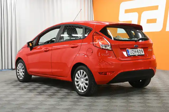 Punainen Viistoperä, Ford Fiesta – UZH-629