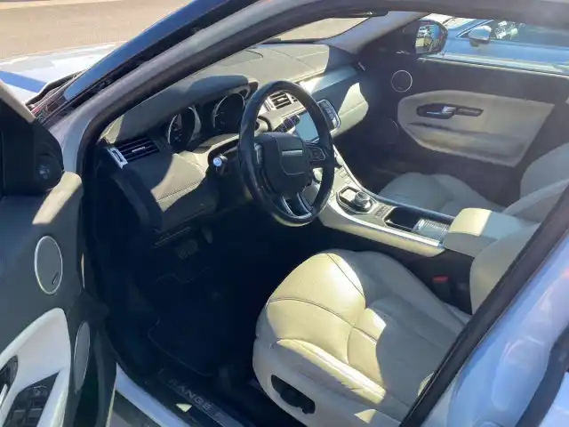 Valkoinen Maastoauto, Land Rover Range Rover Evoque – UZH-948