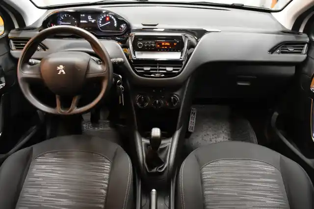 Valkoinen Viistoperä, Peugeot 208 – UZJ-359