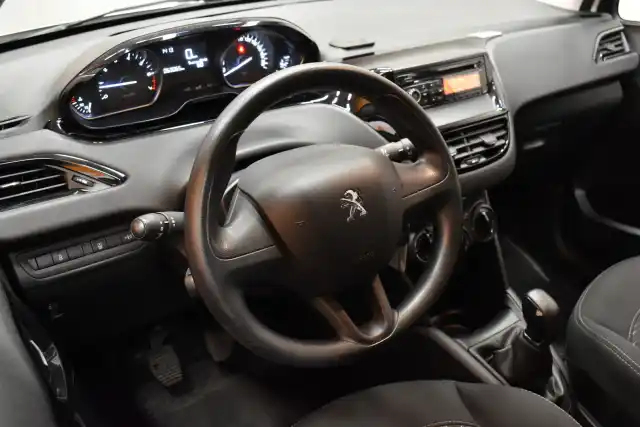 Valkoinen Viistoperä, Peugeot 208 – UZJ-359