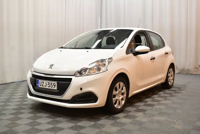 Valkoinen Viistoperä, Peugeot 208 – UZJ-359