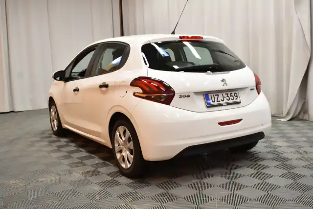 Valkoinen Viistoperä, Peugeot 208 – UZJ-359