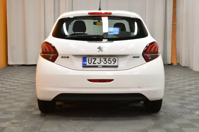 Valkoinen Viistoperä, Peugeot 208 – UZJ-359